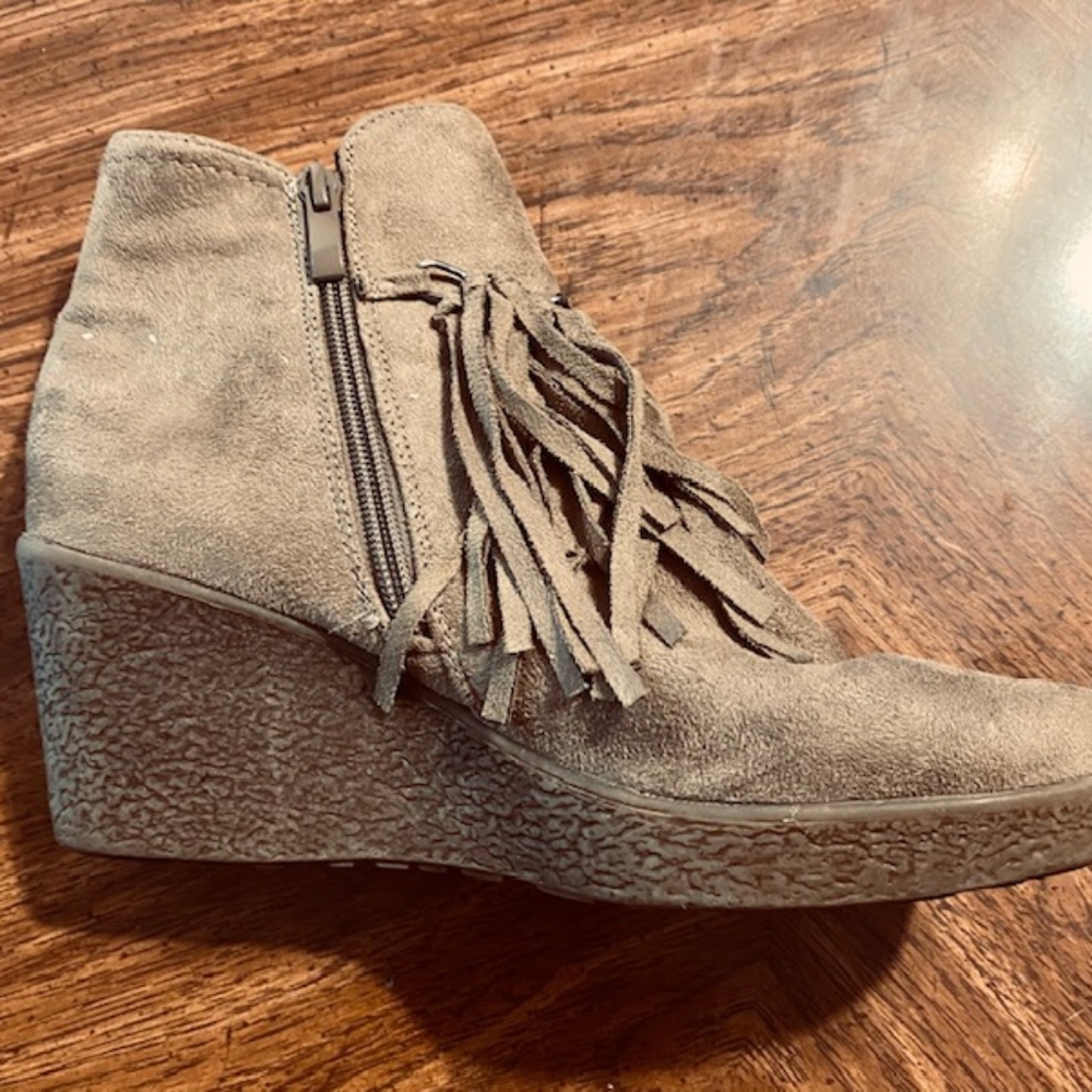 Pierre Dumas wedge size 8